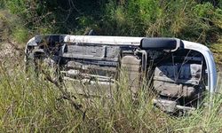 Sulama kanalına uçan otomobilin sürücüsü kazayı yara almadan atlattı