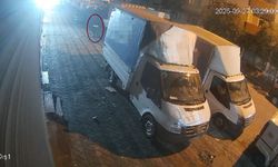 Sultangazi’de kardeşine para vermeyen abinin arabası kül oldu