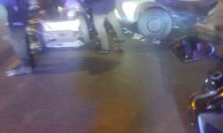 Tek şeritli caddeden ara yola geçmek isteyen kamyonetin çarptığı motosikletli ağır yaralandı