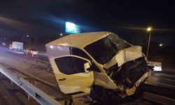 Tem’de kontrolden çıkan panelvan bariyere girdi: 1 yaralı