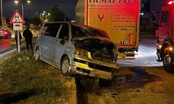 Ters istikamete giren araç ağaçlara çarparak durabildi: 1 yaralı