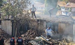 Tokat’ta bir ev ve samanlık tamamen yanarak kullanılmaz hale geldi
