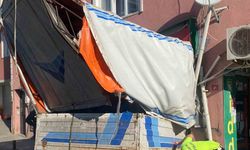 Üsküdar’da kamyonet ganyan bayisine girdi