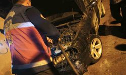 Van’da park halindeki otomobil yandı