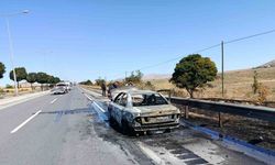 Van’da seyir halindeki İran plakalı otomobil alev alev yandı