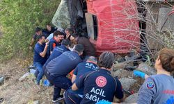 Yangına giden itfaiye aracı şarampole yuvarlandı: 2 itfaiye eri yaralı