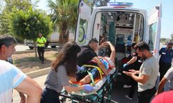 Yol süpürme aracı ile hafif ticari araç çarpıştı: 5 yaralı