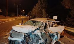 Yolcu otobüsüyle otomobil kafa kafaya çarpıştı: 1 ağır yaralı