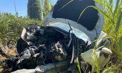 Yoldan çıkan otomobilin motoruna demir bariyer saplandı: 1 yaralı