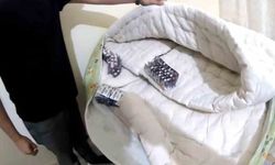 Yorganın arasına gizlediği uyuşturucu haplarla yakalanan 19 yaşındaki şüpheli tutuklandı