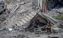 İsrail, Gazze'de tarihi eserlerin bulunduğu binanın yer aldığı bölgeyi bombaladı