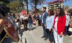 CHP Bursa’dan 102. kuruluş yıl dönümünde Atatürk Anıtı’nda