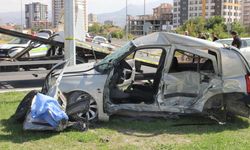 İki otomobilin çarpıştığı kazada 3 kişi öldü