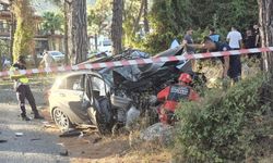 Otomobil ağaca çaptı: 1 ölü
