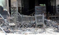 15 saat boyunca yandı: Altı katlı AVM küle döndü