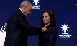 Cumhurbaşkanı Erdoğan Özlem Vural Gürzel'in rozetini taktı
