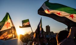 Suriye bayrağı, Washington’da göndere çekildi