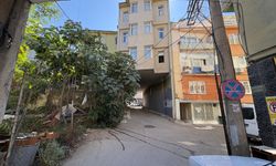 Bursa’da bu sokağı gören bir daha bakıyor! Bina altında yolculuk