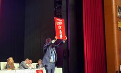 CHP Bursa İl Başkanı Yeşiltaş, pankartla kürsüye çıktı
