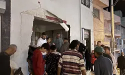 Freni boşalan kamyon eve girdi!