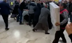 32 ekran televizyon için birbirlerini ezdiler