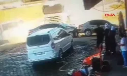 Otomobille minibüs çarpıştı: 3 yaralı
