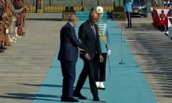 Külliye'de ilginç anlar! Almanya Şansölyesi Merz duracağı yeri şaşırdı