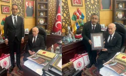 Teşkilat binasının tapusunu Bahçeli'ye hediye ettiler