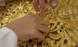 Dünyanın en pahalı altın elbisesi görücüye çıktı