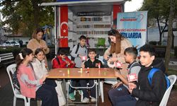 Gezici kütüphaneden çocuklara özel bayram turu
