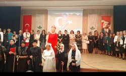 Nilüfer Kadın Korosu'ndan Cumhuriyet defilesi