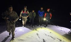 Ağrı’da karda mahsur kalan 2 kişi kurtarıldı