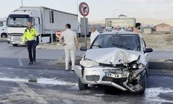 Aksaray’da otomobil ile tır çarpıştı: 3 yaralı