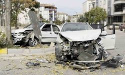 Aksaray’da üç araç birbirine girdi: Otomobiller hurdaya döndü