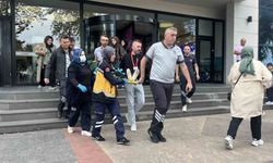 Alışveriş merkezinin merdiveninden düşen yaşlı kadın yaralandı