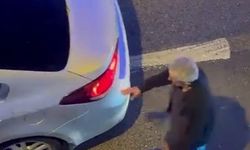 Alkollü sürücü tek şeritli yolda trafiği kesti, trafik polisi gibi davranıp devam etti
