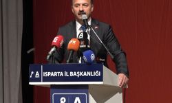 Anahtar Parti Genel Başkanı Ağıralioğlu, kürsüde konuşurken depreme yakalandı