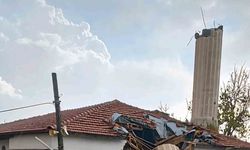 Ankara’da fırtına nedeniyle minare yıkıldı