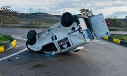 Ankara’da kontrolden çıkan hafif ticari araç takla attı: 1 yaralı