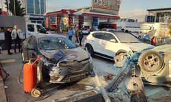 Ankara’da takla atan otomobil benzinliğe uçtu
