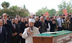 Araç kullanırken kalp krizi geçirerek hayatını kaybeden profesör son yolculuğuna uğurlandı