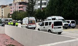 Aracını 3 kişinin üzerine sürdüğü anlar kameraya yansıdı