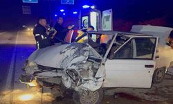 Araçta sıkışan yaralılar kurtarıldı