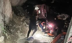 Asi Nehri’ne uçan motosikletin sürücüsünü itfaiye kurtardı