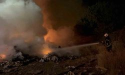 Atık yangını eve sıçramadan söndürüldü