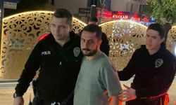 Ayakta bile durmakta güçlük çeken alkollü sürücü önünde giden araca çarptı