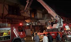 Başakşehir’de malzeme deposunda çıkan yangın korkuttu