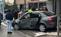 Bursa'da beton direğe çarpan otomobil sürücüsü yaralandı