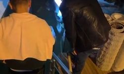 Beyoğlu’nda sağanak sonrası halı dükkanını su bastı