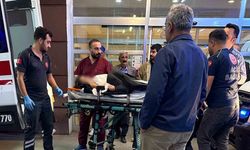 Bıçağı karnına saplayarak ağır yaralandı